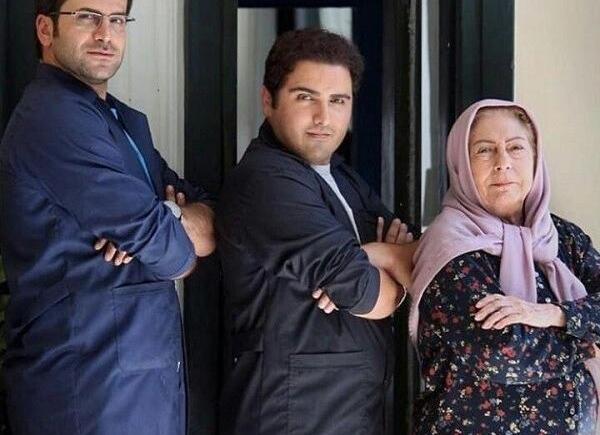عکس ساز زدن روزبه حصاری در خیابان