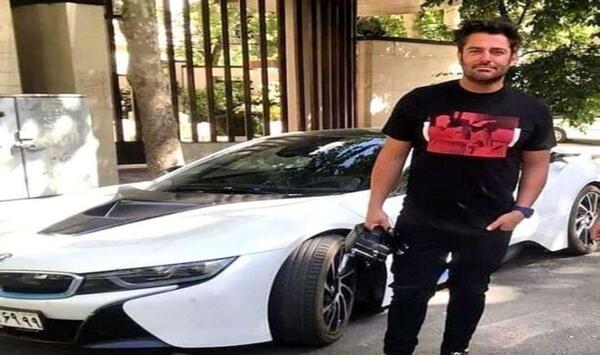 عکس محمدرضا گلزار با ماشینش