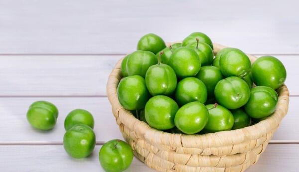 عکس آلوچه سبز