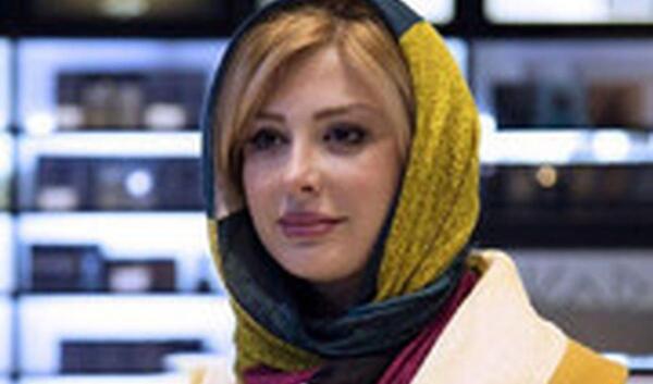 عکس نیوشا ضیغمی در آینه