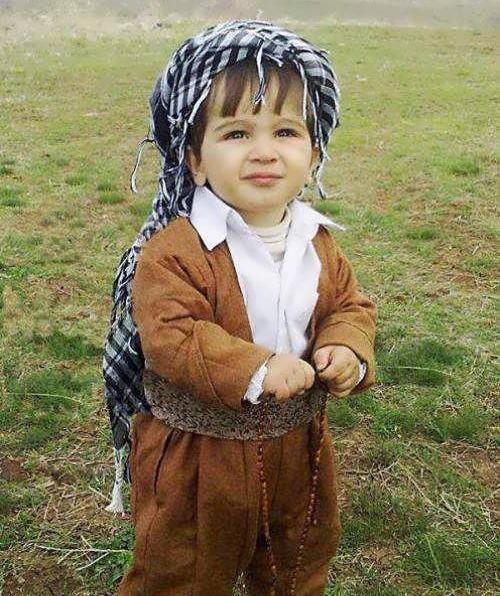 عکس پسر بچه با شلوار کردی
