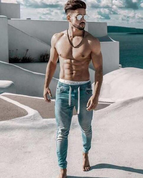 عکس فیک پسرونه سیکس پک