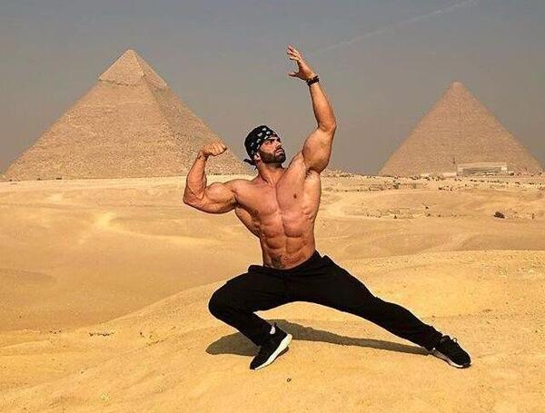 عکس فیک پسرونه سیکس پک