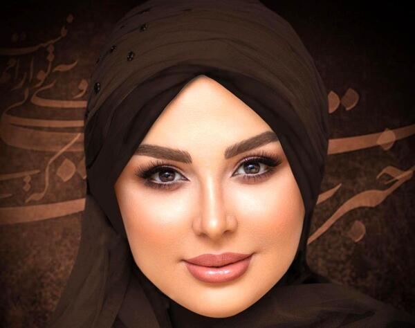 عکس نیوشا ضیغمی با کلاه