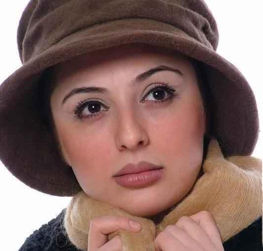 عکس نیوشا ضیغمی با کلاه