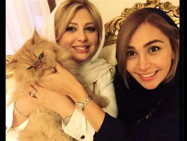 عکس نیوشا ضیغمی و خواهرش
