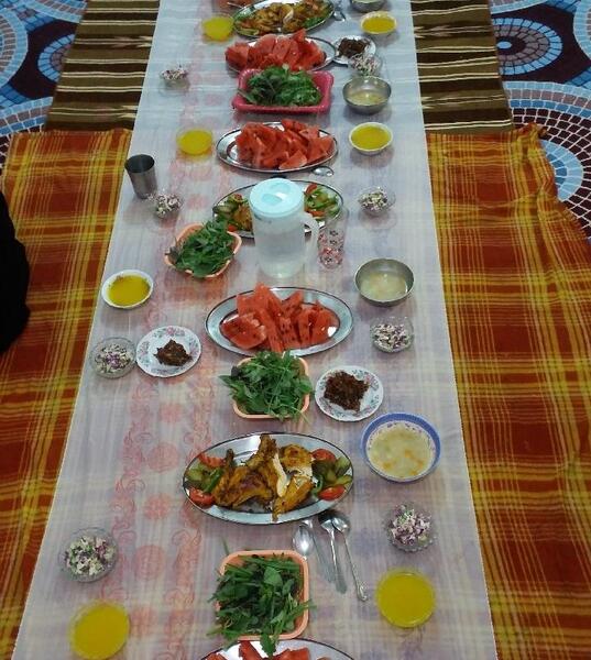 عکس سفره افطار با خانواده