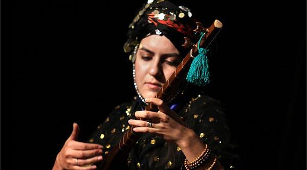 عکس دنیا کمالی خواننده کرد