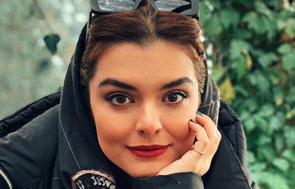 عکس دنیا کمالی خواننده کرد