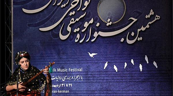 عکس دنیا کمالی خواننده کرد