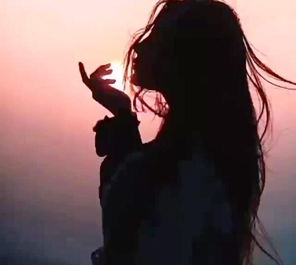 عکس نوشته حال من خوب است نه عاشقم نه غمگینم