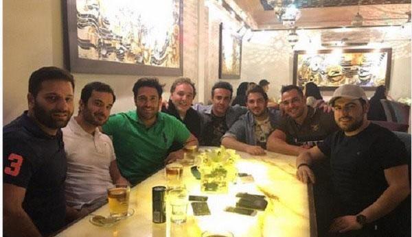 عکس محمدرضا گلزار در رستورانش