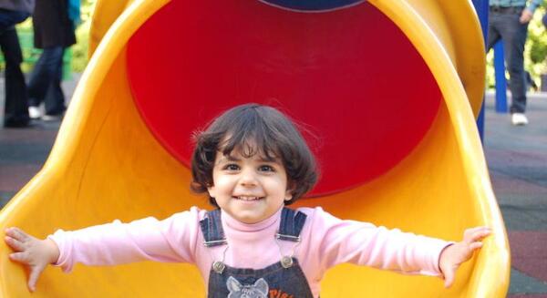 عکس دختر روی سرسره
