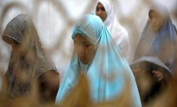 عکس نماز و روزه هاتون قبول