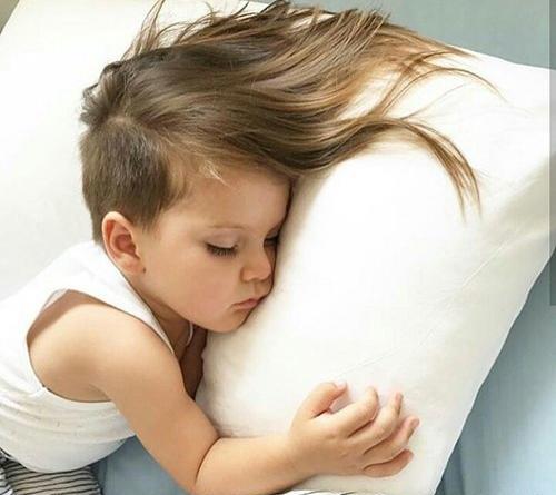 عکس پسر بچه مو بلند