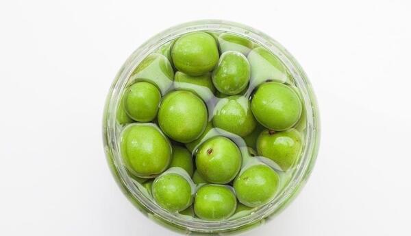 عکس گوجه سبز و چاقاله بادام