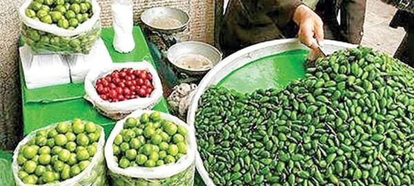 عکس گوجه سبز و چاقاله بادام