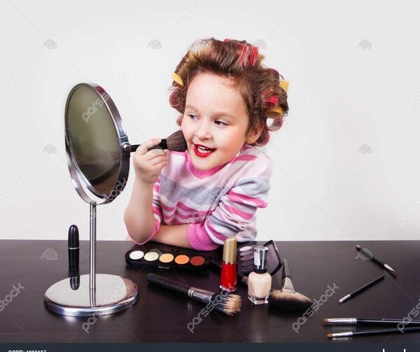 عکس دختر بچه آرایش کرده
