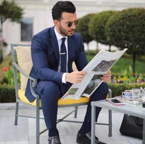 ژست عکس پسر بچه با کت و شلوار