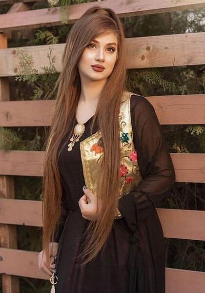عکس گلزار با لباس زنانه