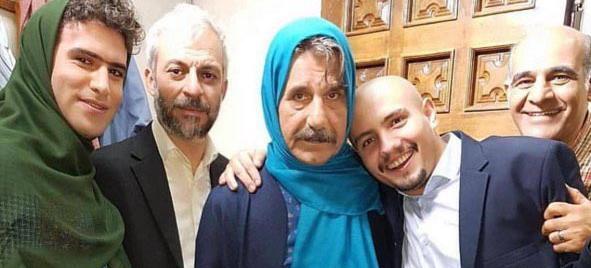 عکس گلزار با لباس زنانه