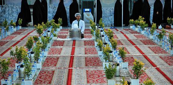 عکس سفره افطار حرم امام رضا