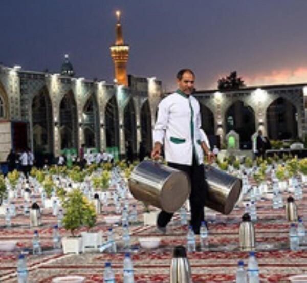 عکس سفره افطار حرم امام رضا