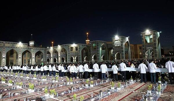 عکس سفره افطار حرم امام رضا