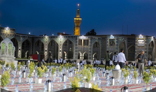 عکس سفره افطار حرم امام رضا