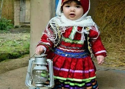 عکس پسر بچه با لباس بختیاری