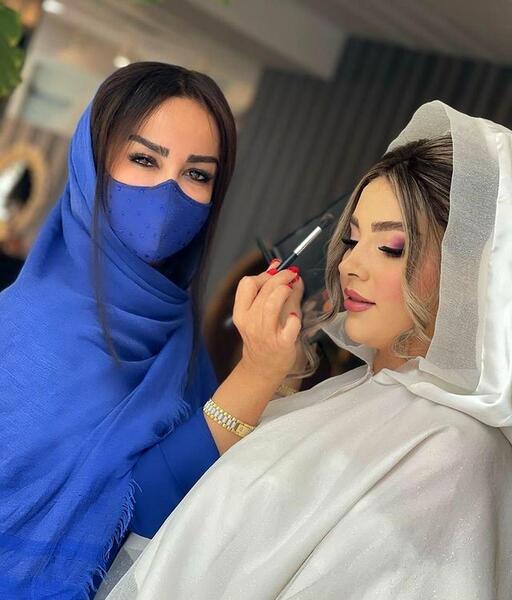 عکس خانم آرایشگر