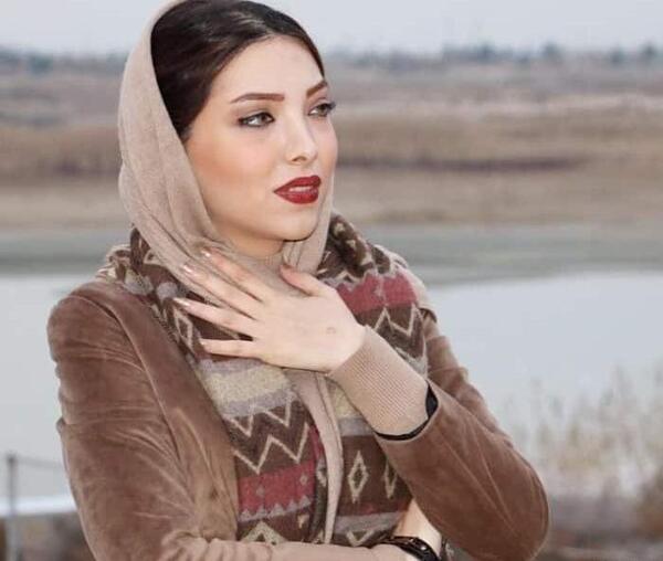 عکس صدف اسپهبدی در علفزار
