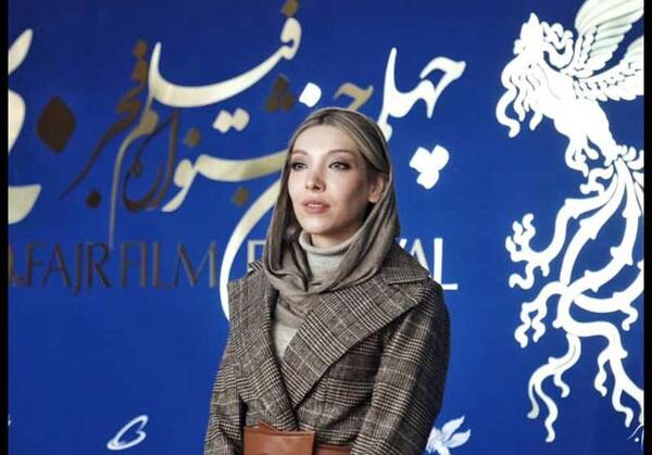 عکس صدف اسپهبدی در علفزار