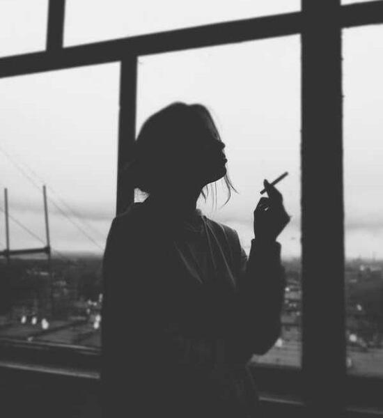 عکس دختر سیگاری برای پروفایل