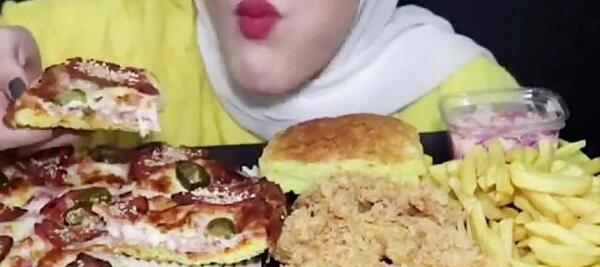 عکس غذا خوردن رهبر