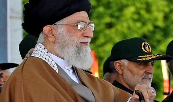 عکس رهبر همراه با سردار سلیمانی