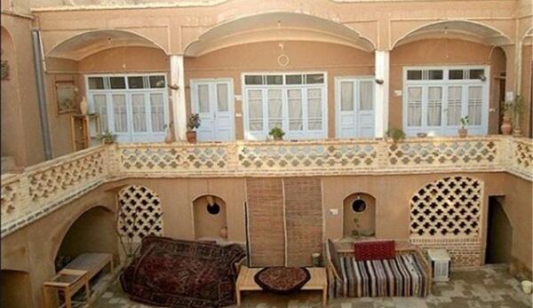 عکس نوشته به کسانی که به شما حسادت میکنند احترام بگذارید