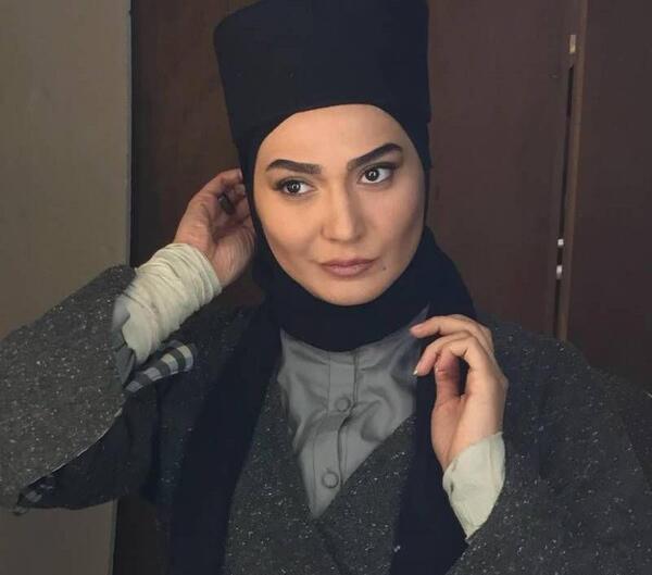 عکس مینا وحید در جزیره