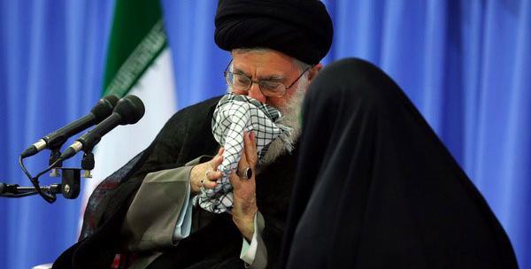 عکس رهبر با چفیه
