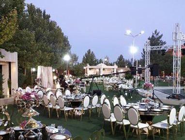 عکس رستوران سه کاج اصفهان