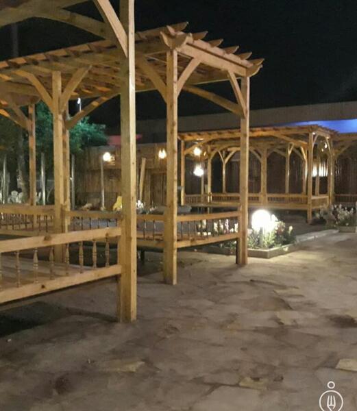 عکس رستوران سه کاج اصفهان