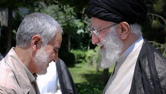 عکس رهبر با حاج قاسم سلیمانی