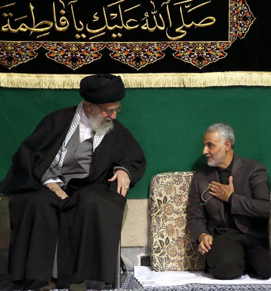 عکس رهبر با حاج قاسم سلیمانی