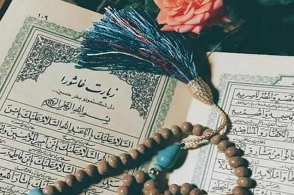عکس نوشته خواندن زیارت عاشورا