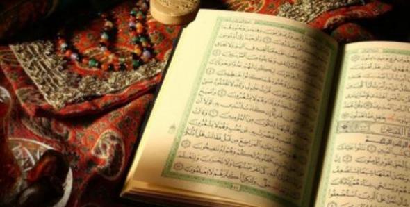 عکس نوشته خواندن زیارت عاشورا