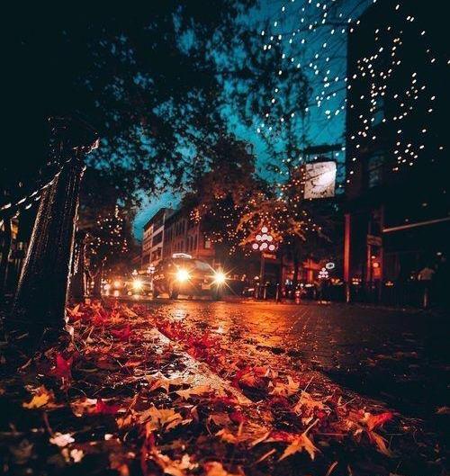 عکس نوشته باران پاییزی در شب