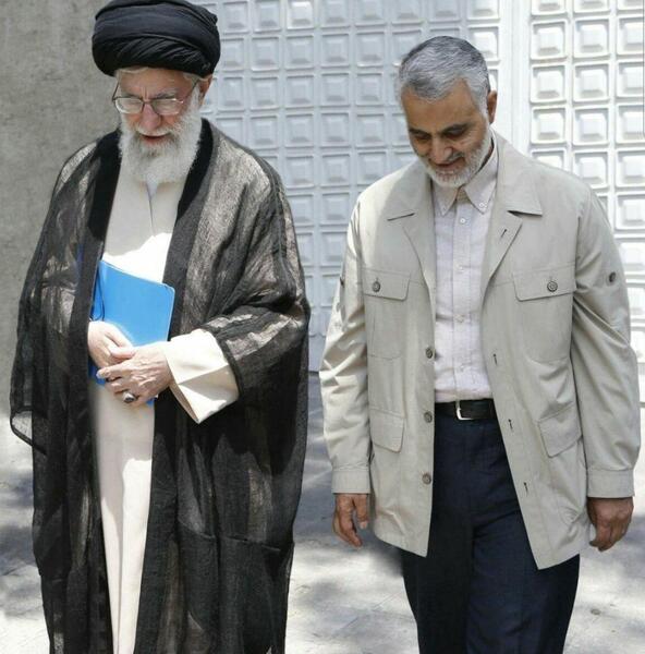 عکس رهبر سردار سلیمانی