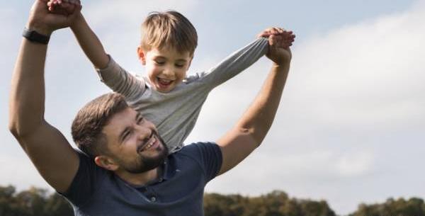 عکس نوشته حق پدر بر فرزند