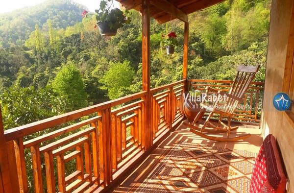 عکس کلبه چوبی وسط جنگل