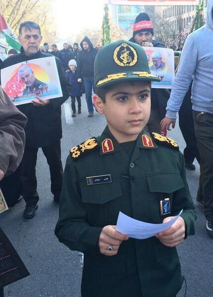 عکس نوشته راه شهدا ادامه دارد